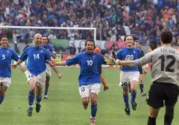 激烈比拼！两支欧洲足球队在赛场上对抗的简单介绍